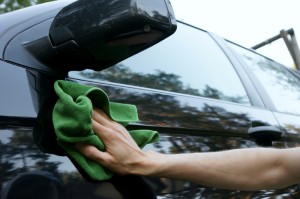 picture of person waxing car